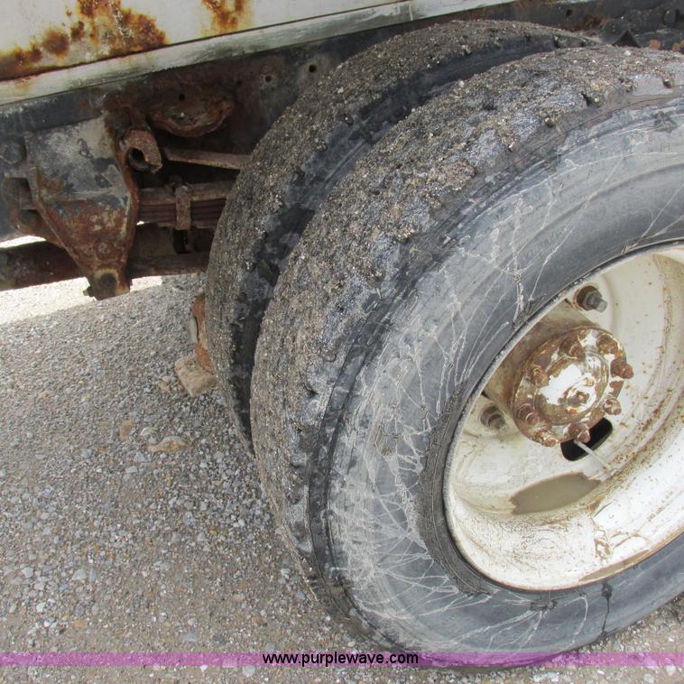 image for item H3299 1988 Ford L8000 grain truck