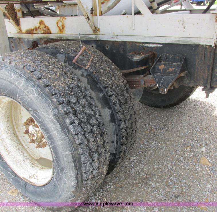 image for item H3299 1988 Ford L8000 grain truck