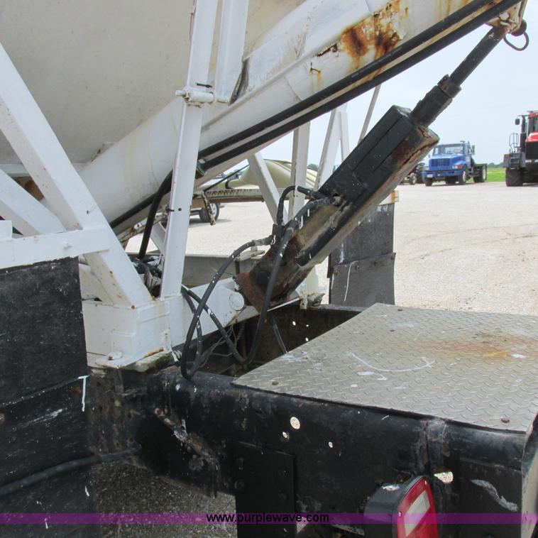 image for item H3299 1988 Ford L8000 grain truck