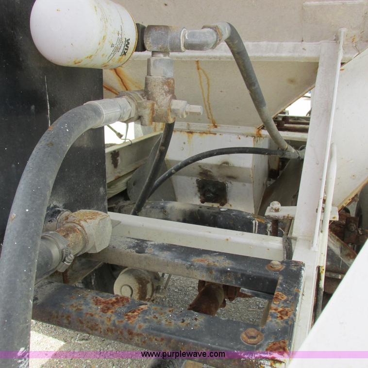 image for item H3299 1988 Ford L8000 grain truck