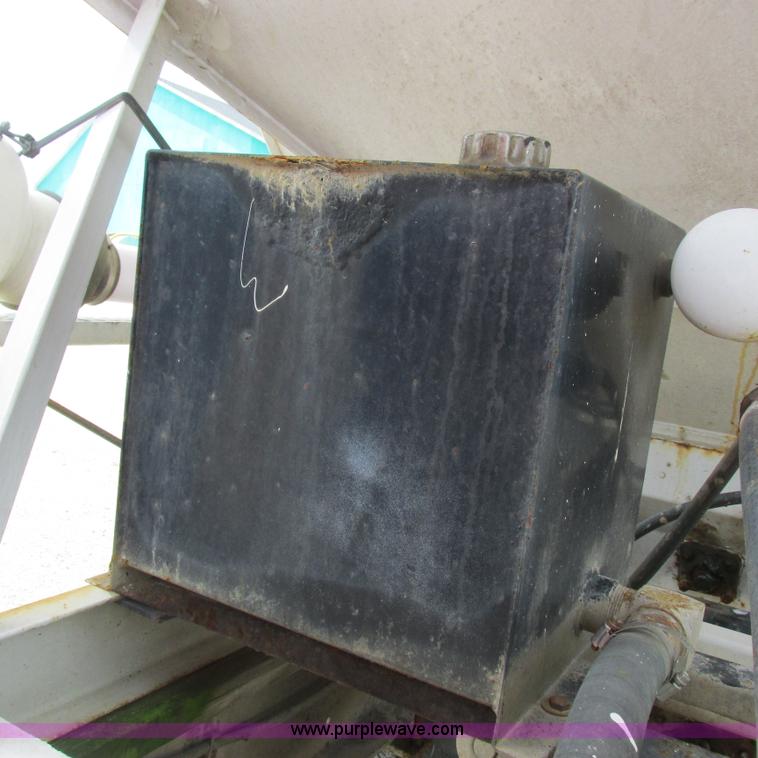 image for item H3299 1988 Ford L8000 grain truck