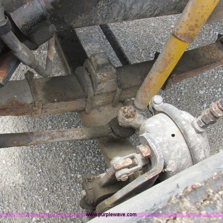 image for item H3299 1988 Ford L8000 grain truck