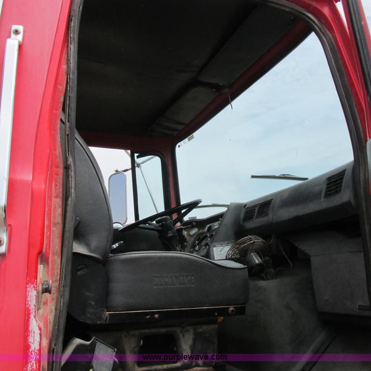 image for item H3299 1988 Ford L8000 grain truck