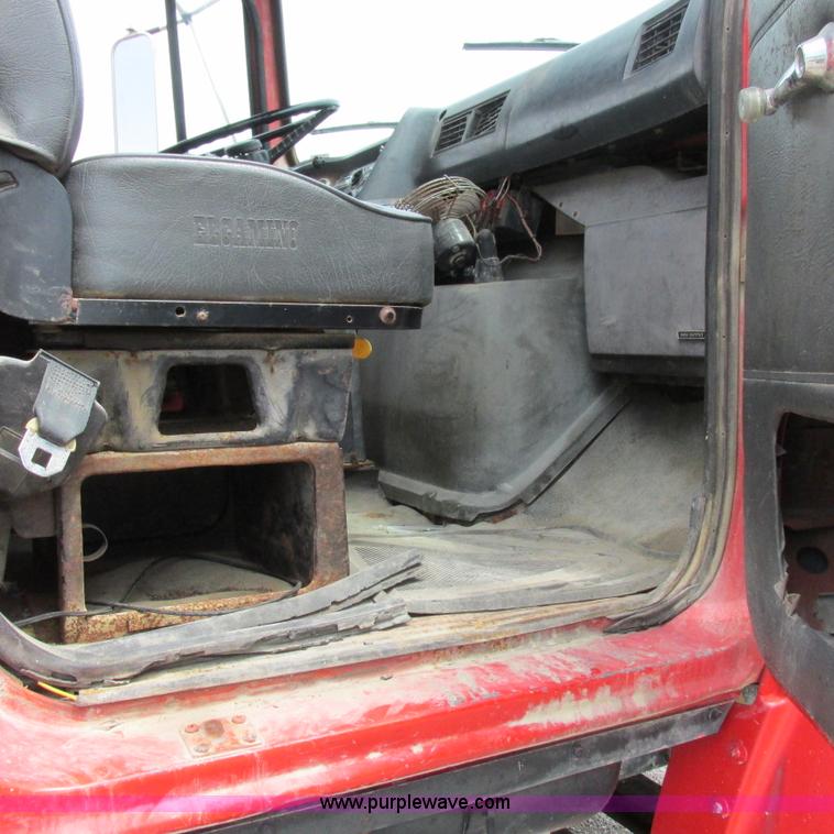 image for item H3299 1988 Ford L8000 grain truck