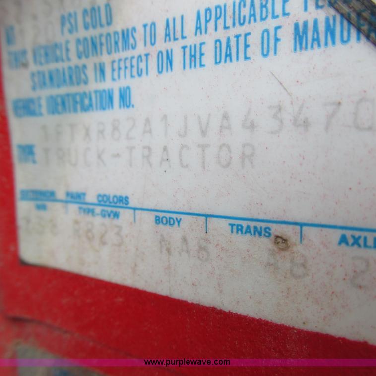 image for item H3299 1988 Ford L8000 grain truck