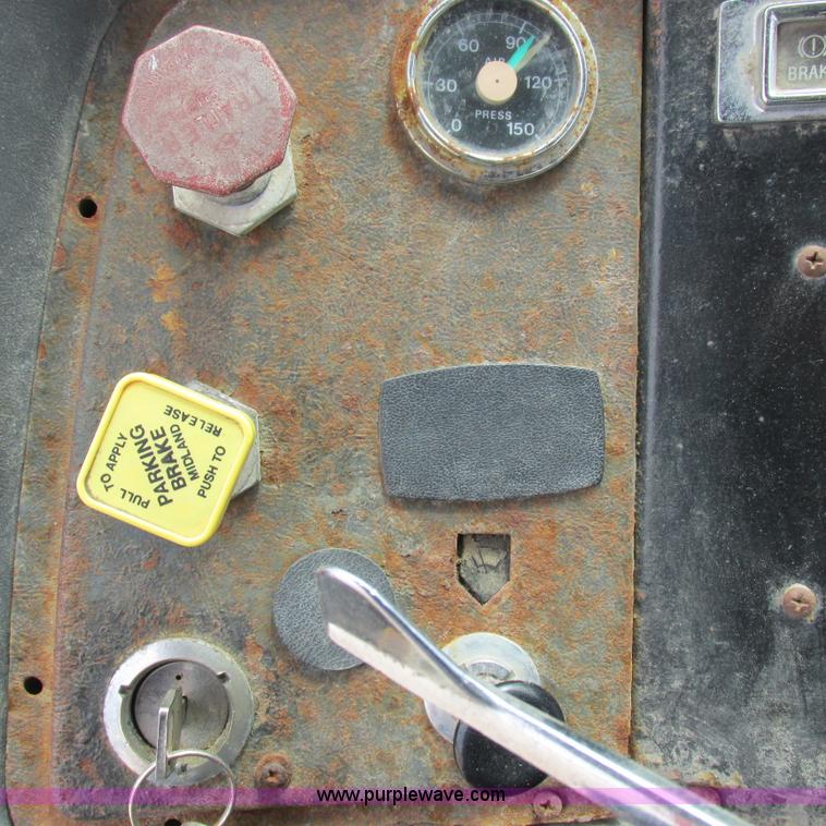 image for item H3299 1988 Ford L8000 grain truck