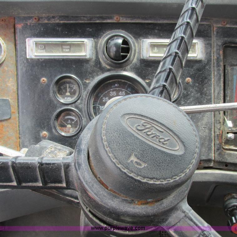 image for item H3299 1988 Ford L8000 grain truck