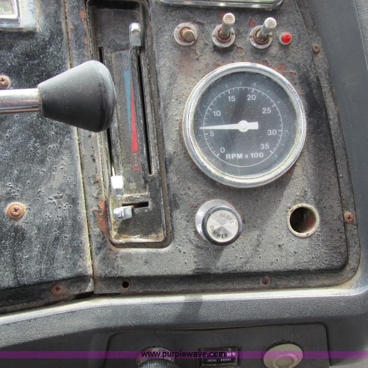 image for item H3299 1988 Ford L8000 grain truck