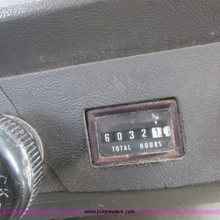 image for item H3299 1988 Ford L8000 grain truck