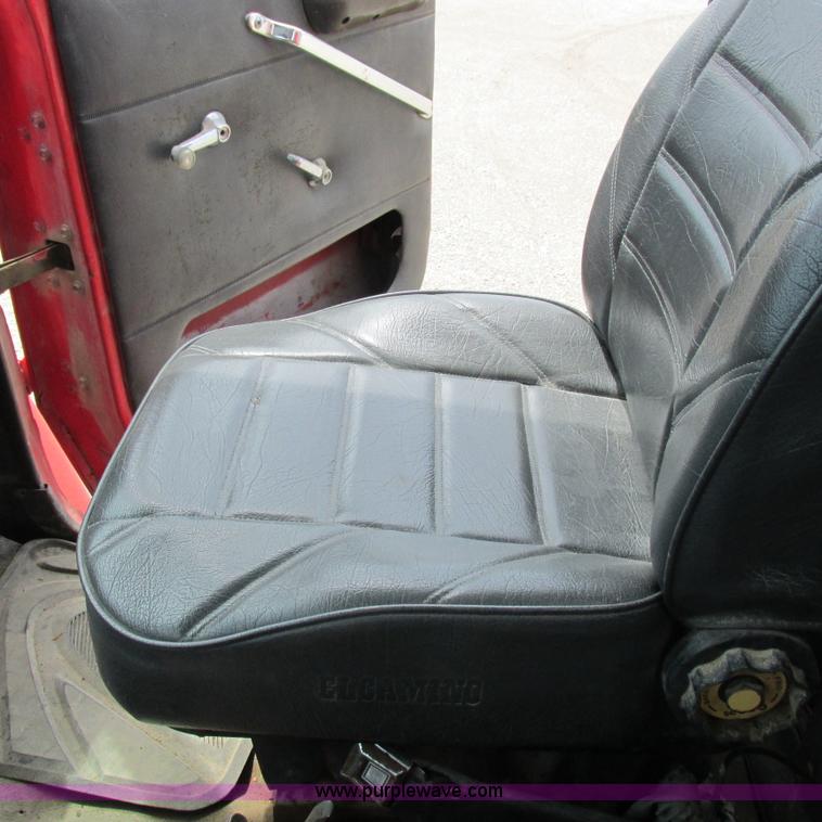 image for item H3299 1988 Ford L8000 grain truck