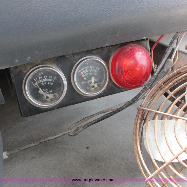 image for item H3299 1988 Ford L8000 grain truck