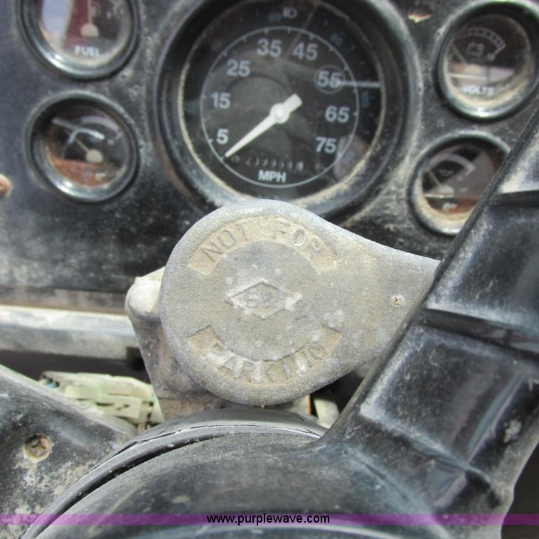 image for item H3299 1988 Ford L8000 grain truck