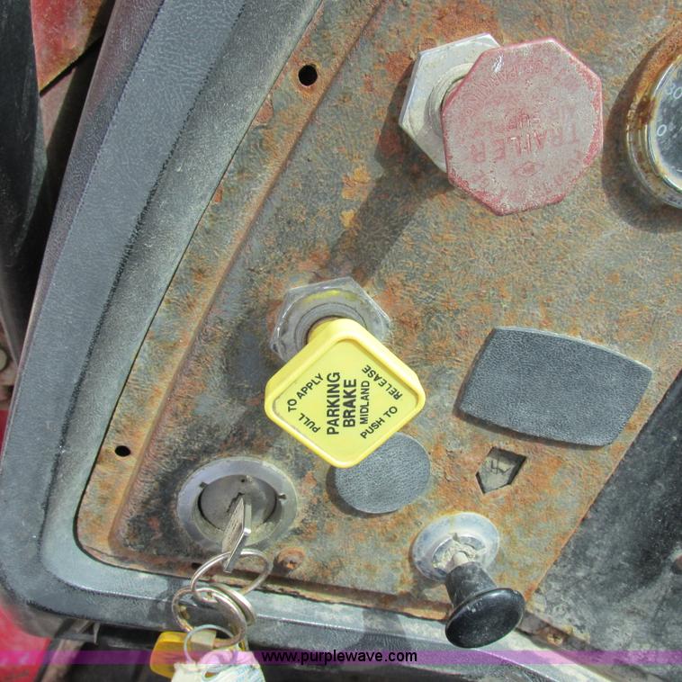 image for item H3299 1988 Ford L8000 grain truck