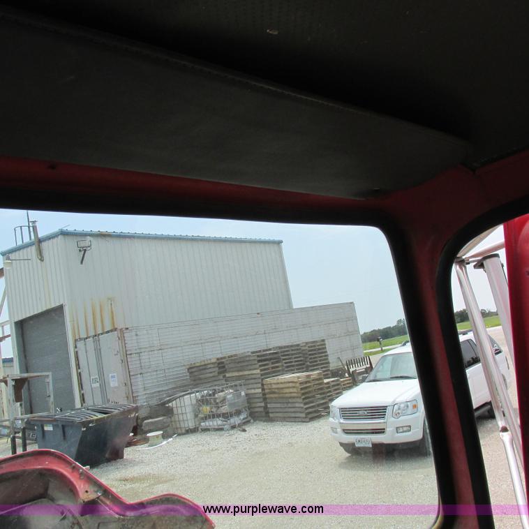image for item H3299 1988 Ford L8000 grain truck