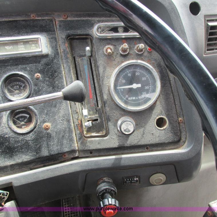 image for item H3299 1988 Ford L8000 grain truck