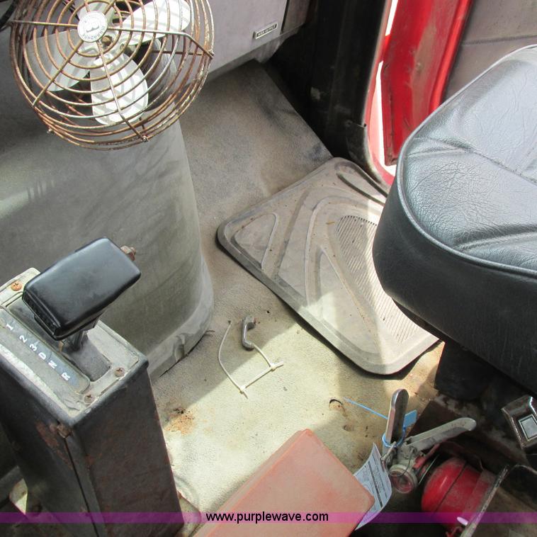 image for item H3299 1988 Ford L8000 grain truck