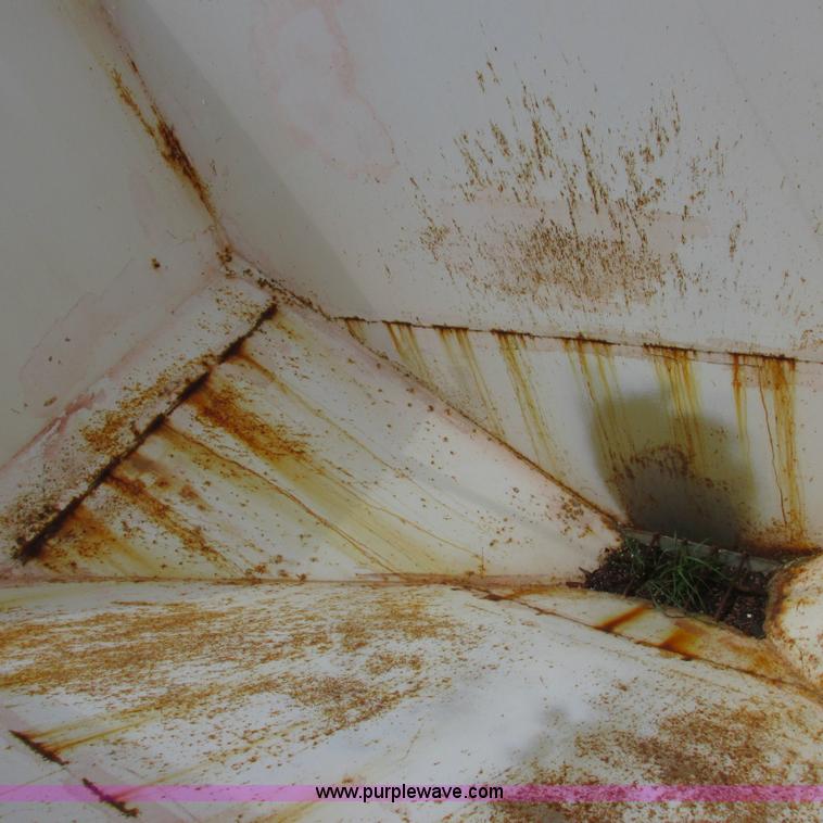 image for item H3299 1988 Ford L8000 grain truck