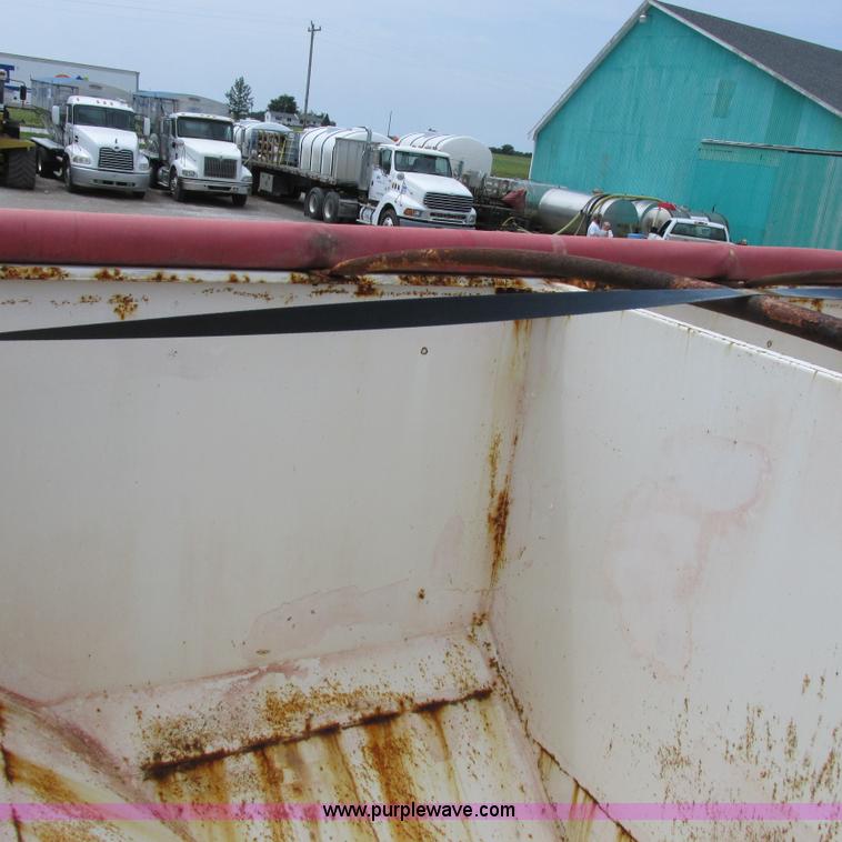 image for item H3299 1988 Ford L8000 grain truck