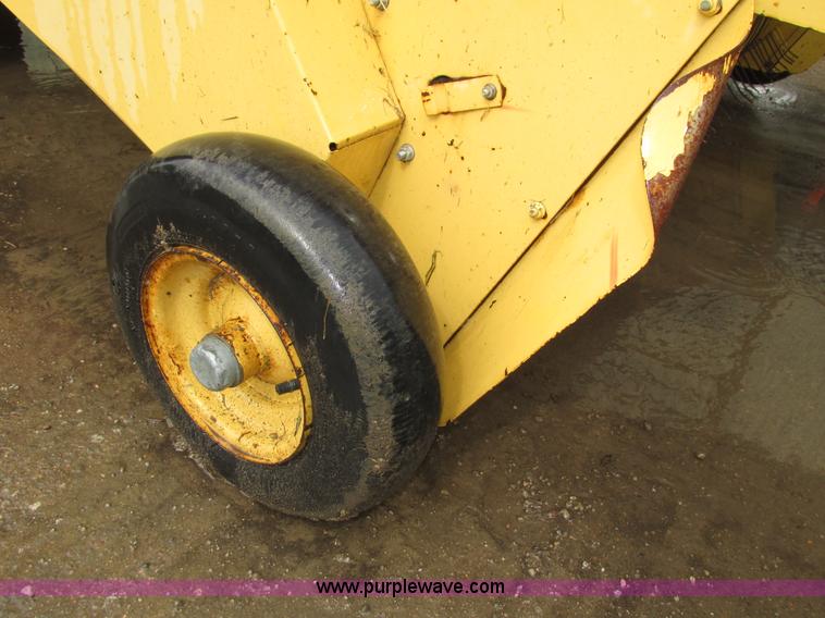 image for item H4567 New Holland 2000 large square baler