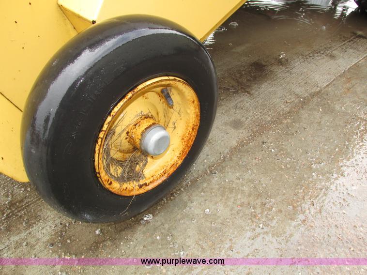 image for item H4567 New Holland 2000 large square baler