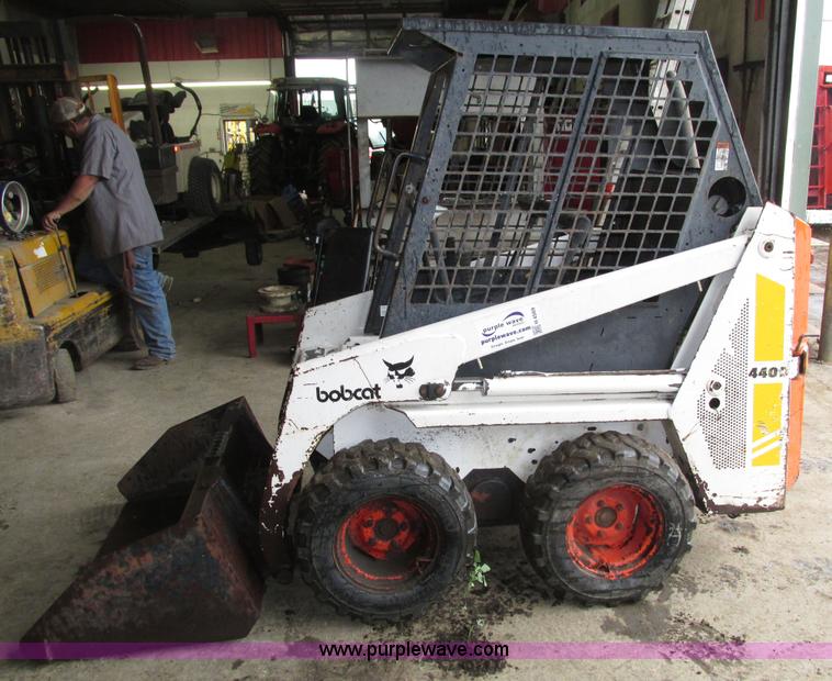 image for item H4569 1991 Bobcat 440B skid steer