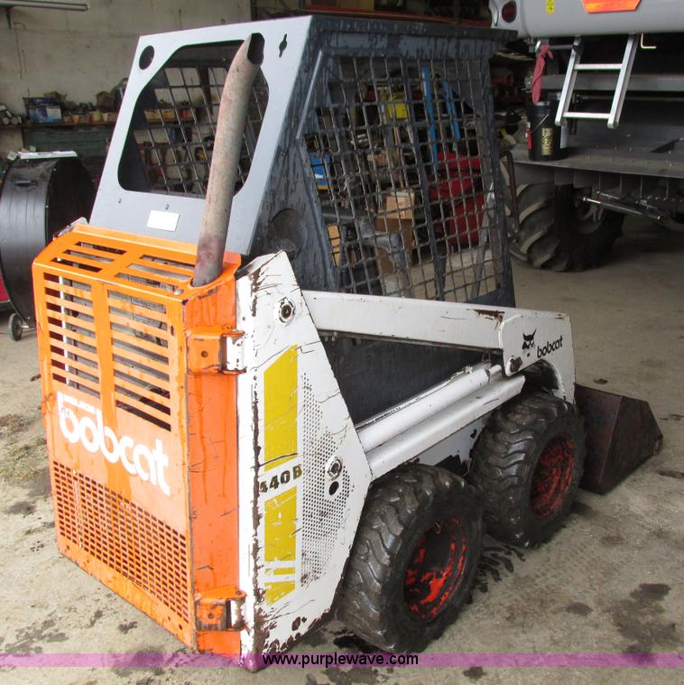 image for item H4569 1991 Bobcat 440B skid steer