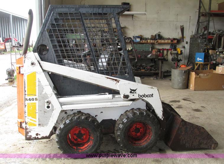 image for item H4569 1991 Bobcat 440B skid steer