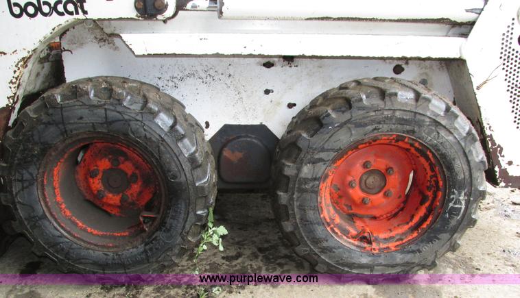 image for item H4569 1991 Bobcat 440B skid steer