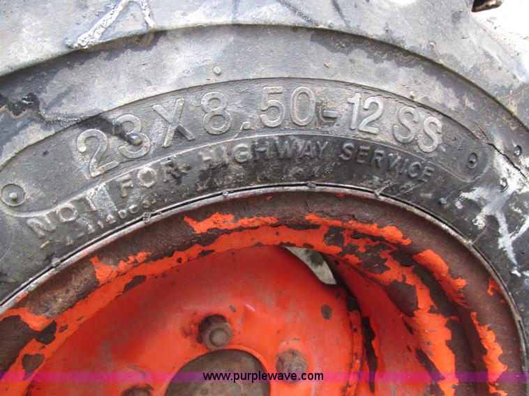 image for item H4569 1991 Bobcat 440B skid steer