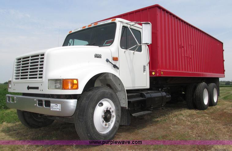 image for item H4574 1994 International 4900 grain truck