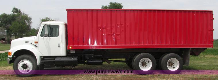 image for item H4574 1994 International 4900 grain truck