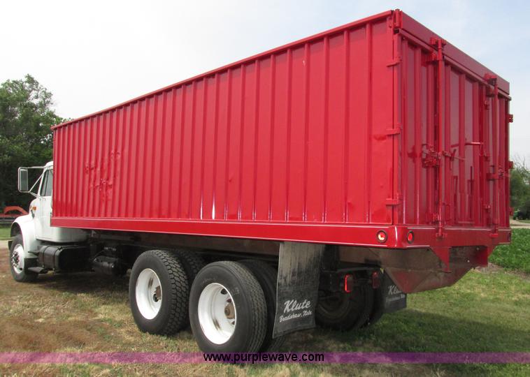 image for item H4574 1994 International 4900 grain truck