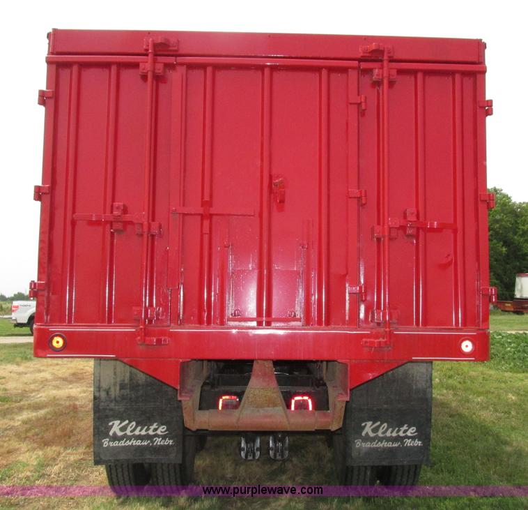 image for item H4574 1994 International 4900 grain truck