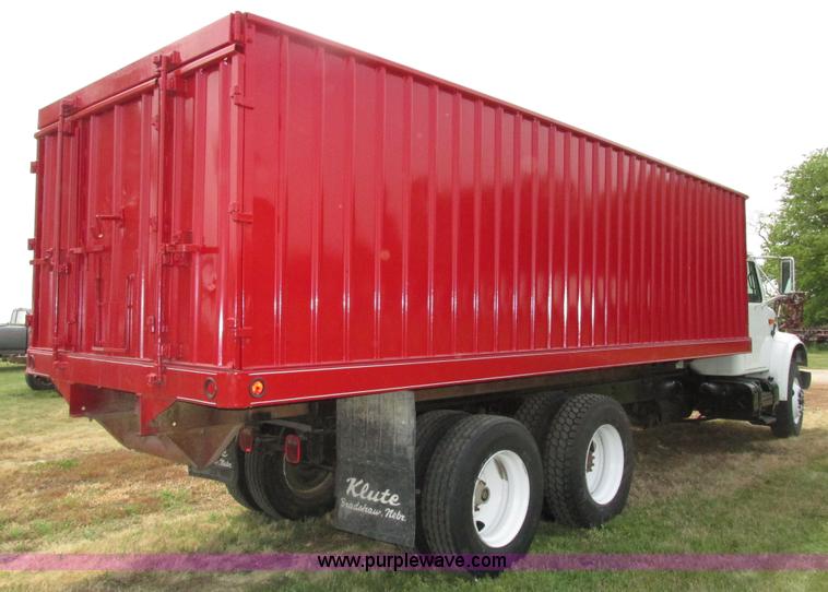 image for item H4574 1994 International 4900 grain truck