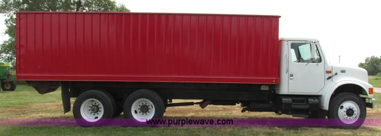 image for item H4574 1994 International 4900 grain truck