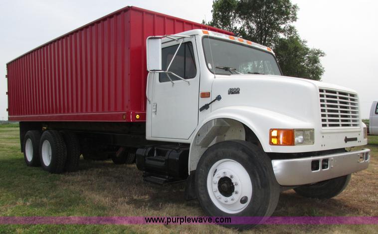 image for item H4574 1994 International 4900 grain truck