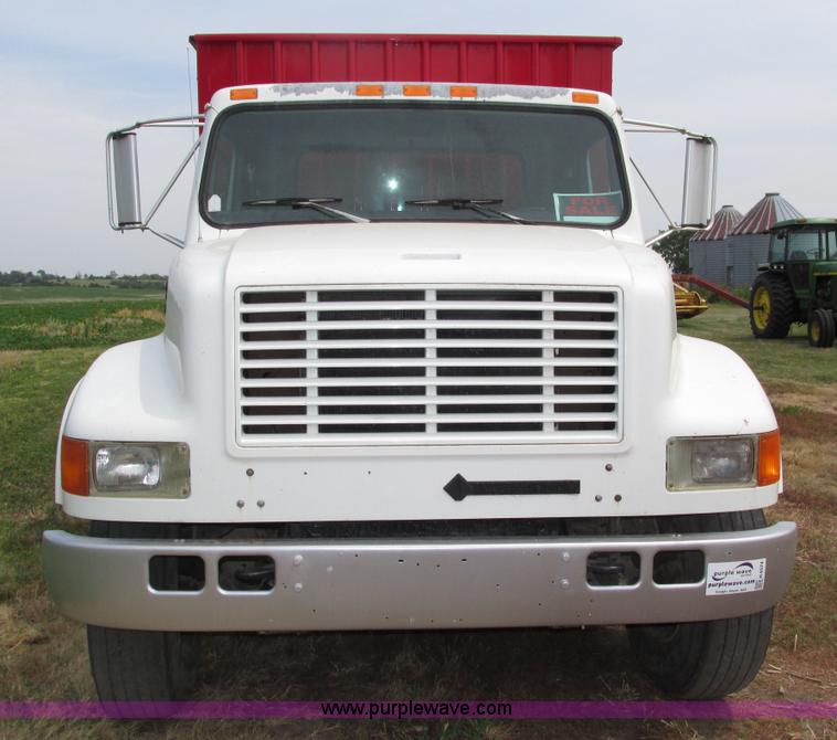 image for item H4574 1994 International 4900 grain truck
