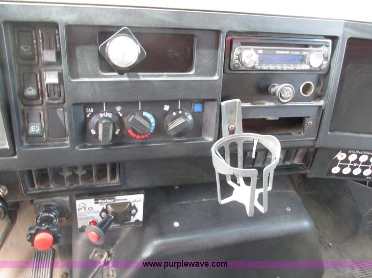 image for item H4574 1994 International 4900 grain truck