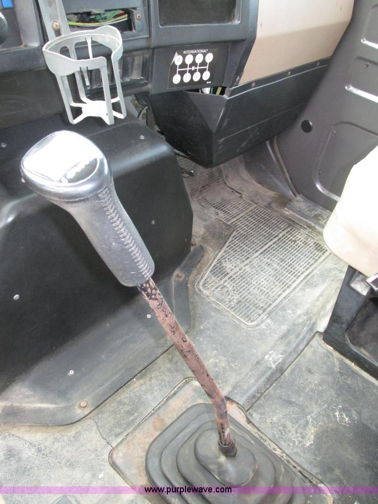 image for item H4574 1994 International 4900 grain truck