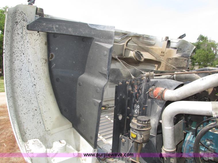 image for item H4574 1994 International 4900 grain truck