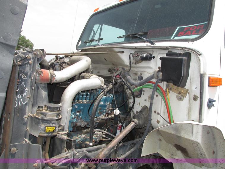 image for item H4574 1994 International 4900 grain truck