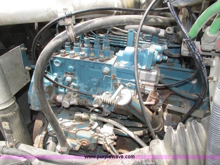 image for item H4574 1994 International 4900 grain truck