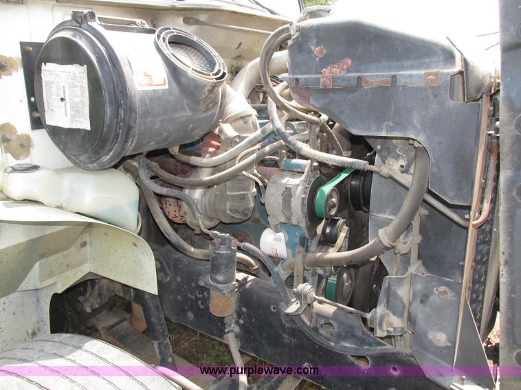 image for item H4574 1994 International 4900 grain truck