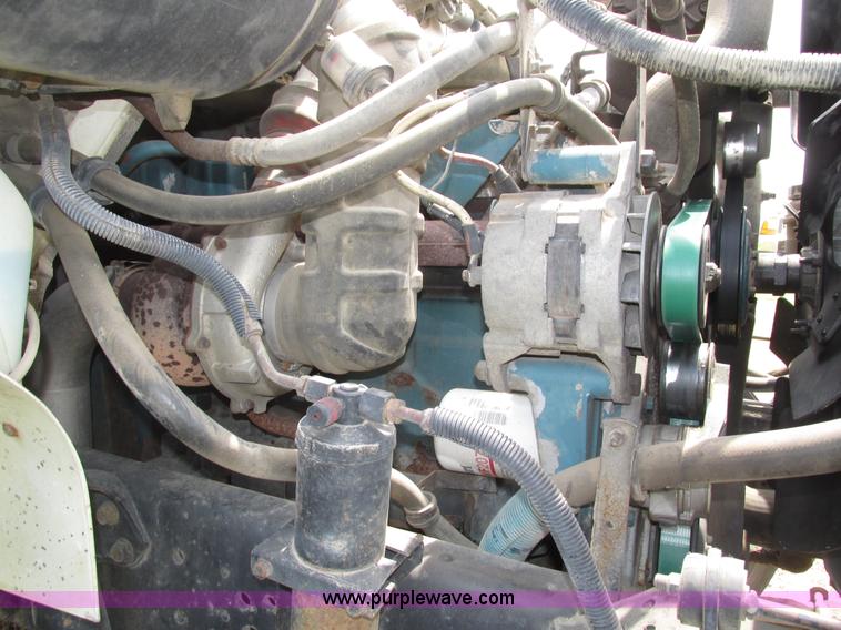 image for item H4574 1994 International 4900 grain truck