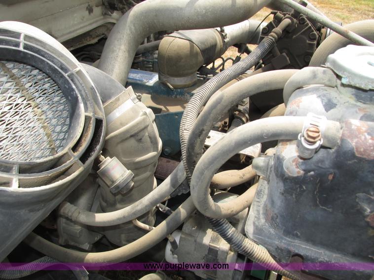 image for item H4574 1994 International 4900 grain truck