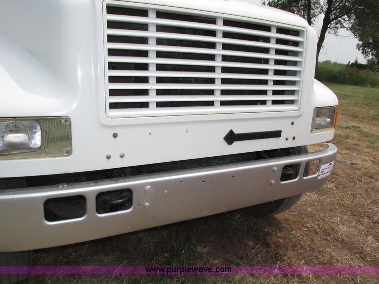 image for item H4574 1994 International 4900 grain truck