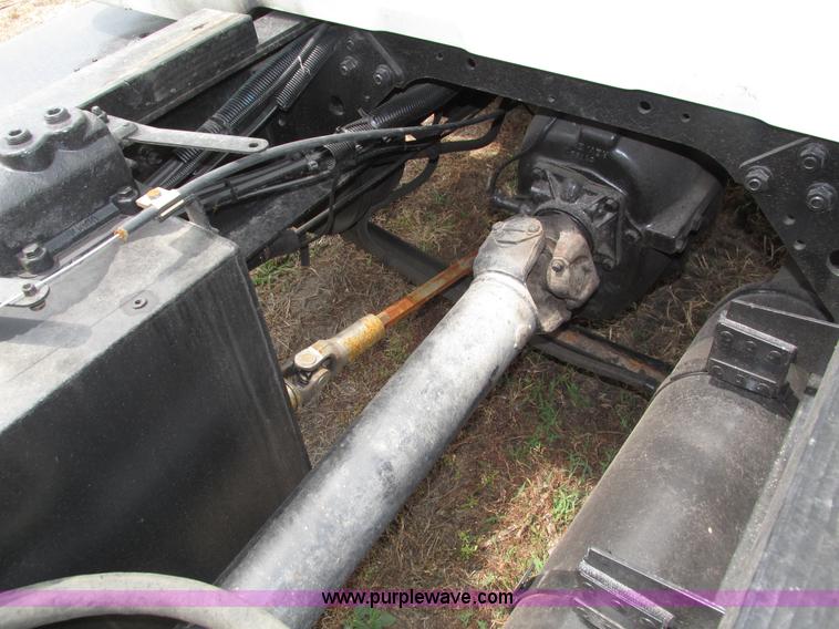 image for item H4574 1994 International 4900 grain truck