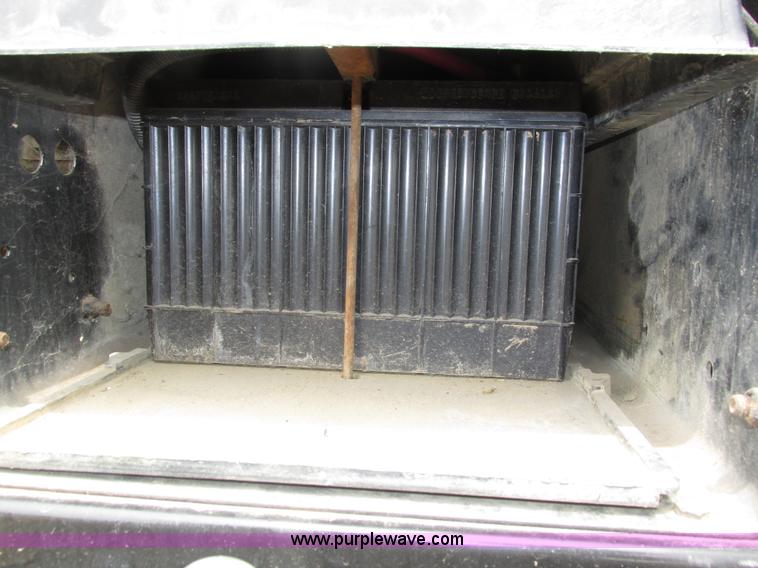 image for item H4574 1994 International 4900 grain truck