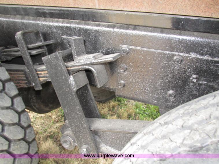 image for item H4574 1994 International 4900 grain truck