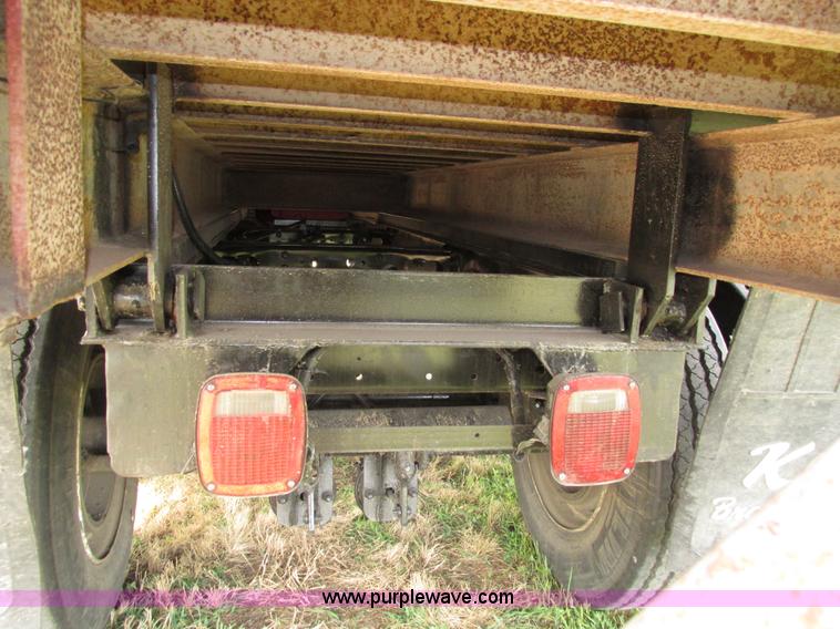 image for item H4574 1994 International 4900 grain truck